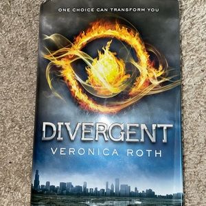 DIVERGENT, Hardback Book